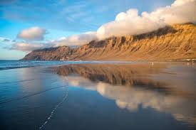 Explore Famara Beach Lanzarote - Best Excursions to Famara Beach - Best Tours To Famara Beach - Volcanic Landscape with Geysery & Eatery